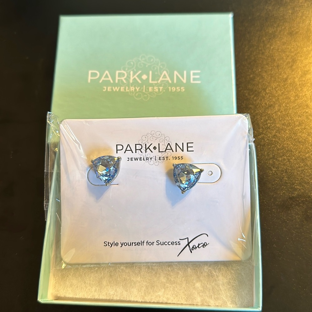 Park Lane - Bonnet earrings in baby blue